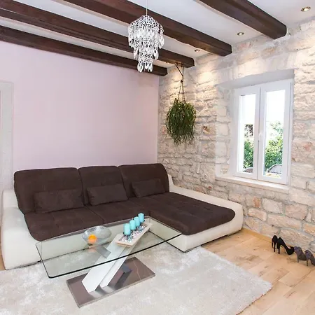 Diamond Apartment *