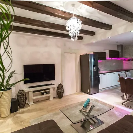 Diamond Apartment *